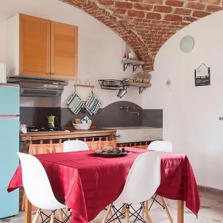 펜션 Cascina Belvedere 콰르녠토