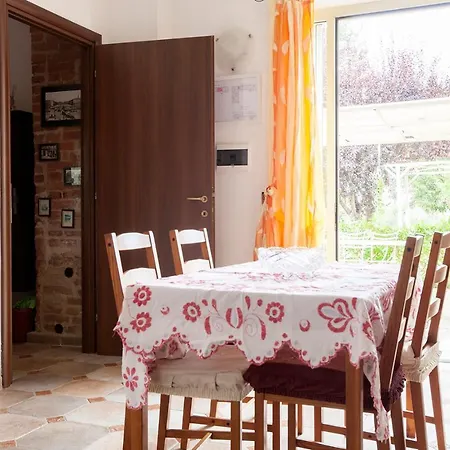 Cascina Belvedere 펜션 콰르녠토