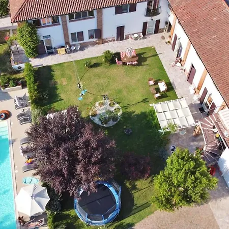 Cascina Belvedere 펜션 *