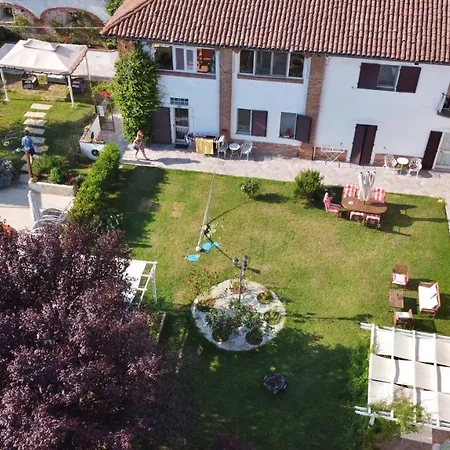 Cascina Belvedere 콰르녠토