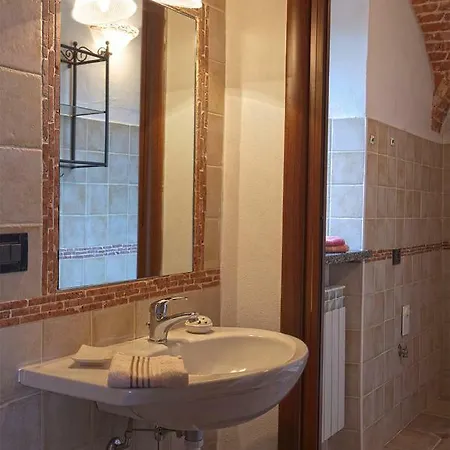 펜션 Cascina Belvedere 콰르녠토