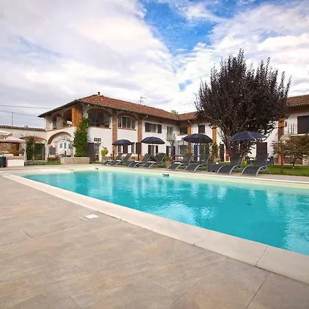 Cascina Belvedere 콰르녠토