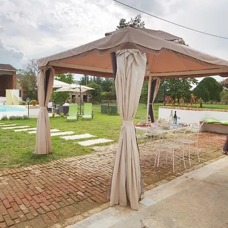 Cascina Belvedere 펜션 콰르녠토